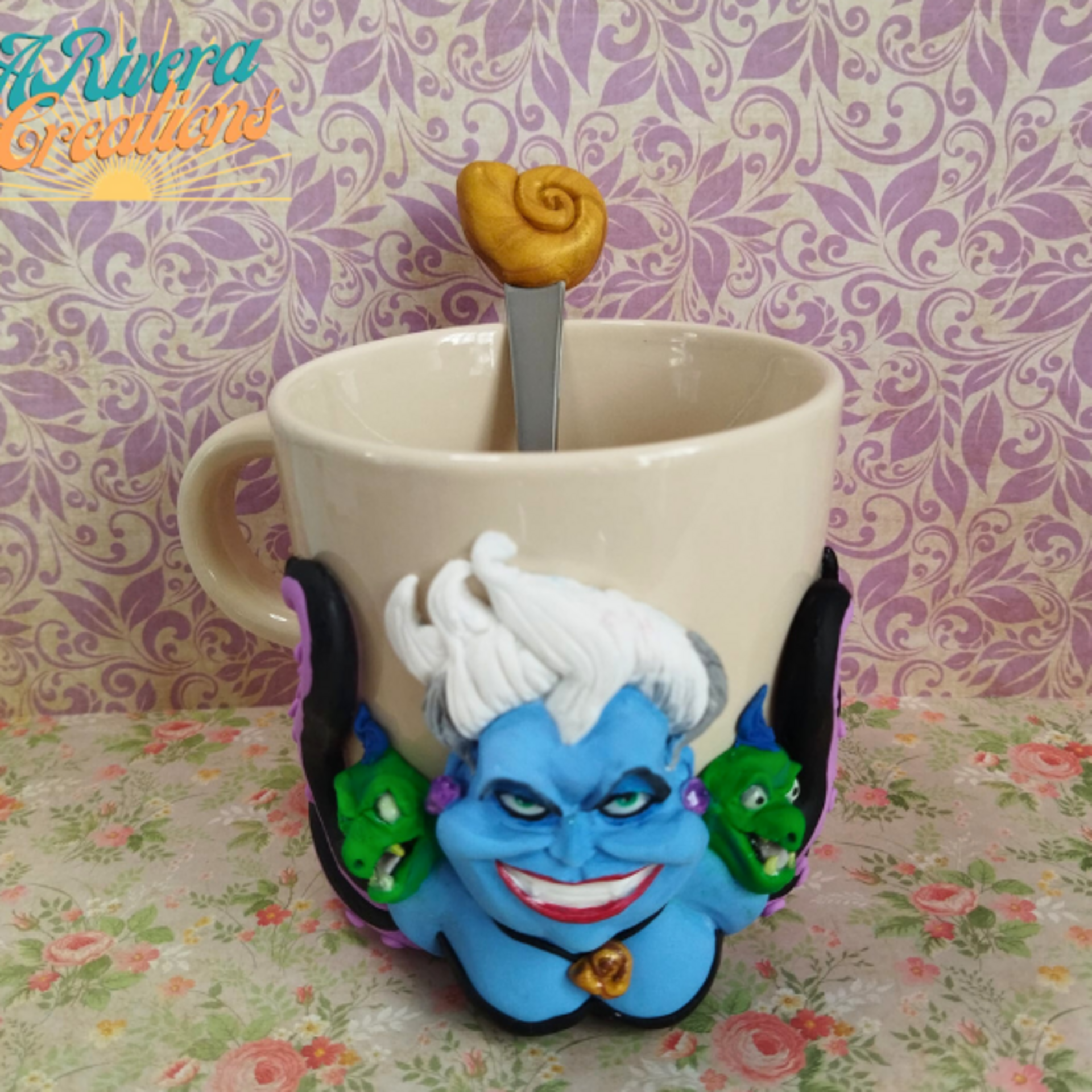 TAZA CON ÚRSULA Y Flotsam y Jetsam, TAZAS DECORADAS. TAZAS DISNEY - 7